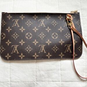 👛Authentic Louis Vuitton Monogram Canvas Wristlet 👛